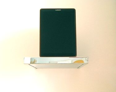Wandkonsole (Objekt-Chrom-Boxenboeden/Boxen....01.jpg) Wandkonsole mit Lautsprecherbox
