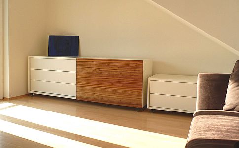 Sideboard Nussbaum (Sideboard-Ott/P1020233web.jpg) Sideboard